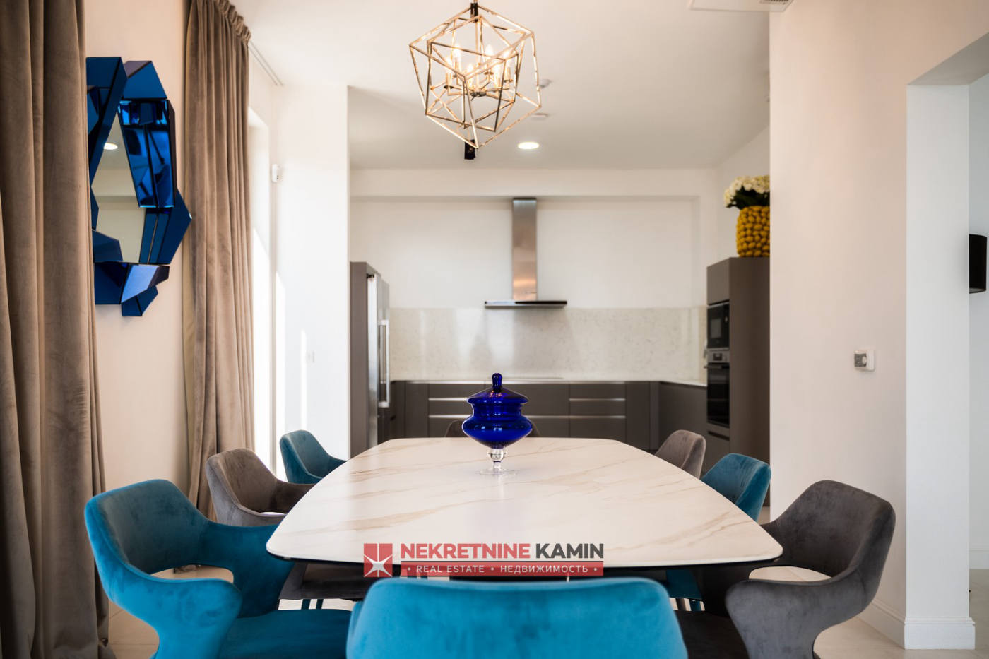 Квартира, 6803 м², 2 520 000$ — FAKTOR